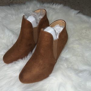 Chestnut suede size 7 ankle boots New